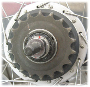 Sprocket held in place by circlip